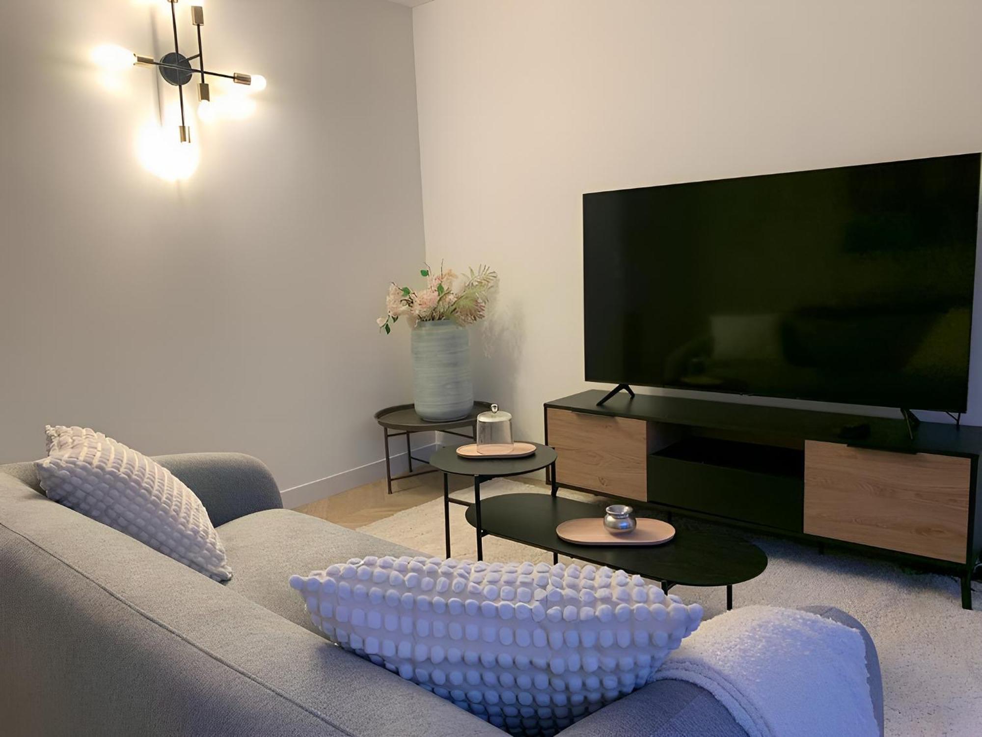 Magnifique Appartement, 3 Min De Paris ลูวาลัวเปแรต์ ภายนอก รูปภาพ