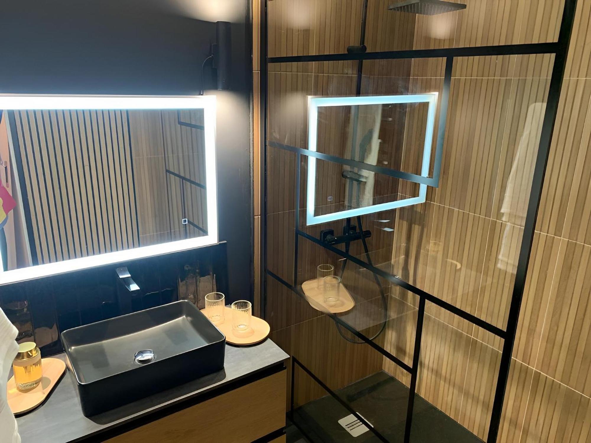 Magnifique Appartement, 3 Min De Paris ลูวาลัวเปแรต์ ภายนอก รูปภาพ